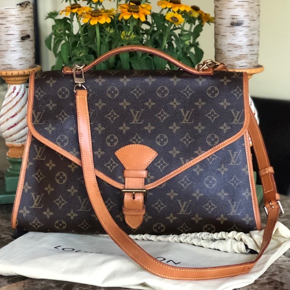 Louis Vuitton Handbags - AUTH Louis Vuitton Beverly WITH STRAP & DUSTBAG🌺